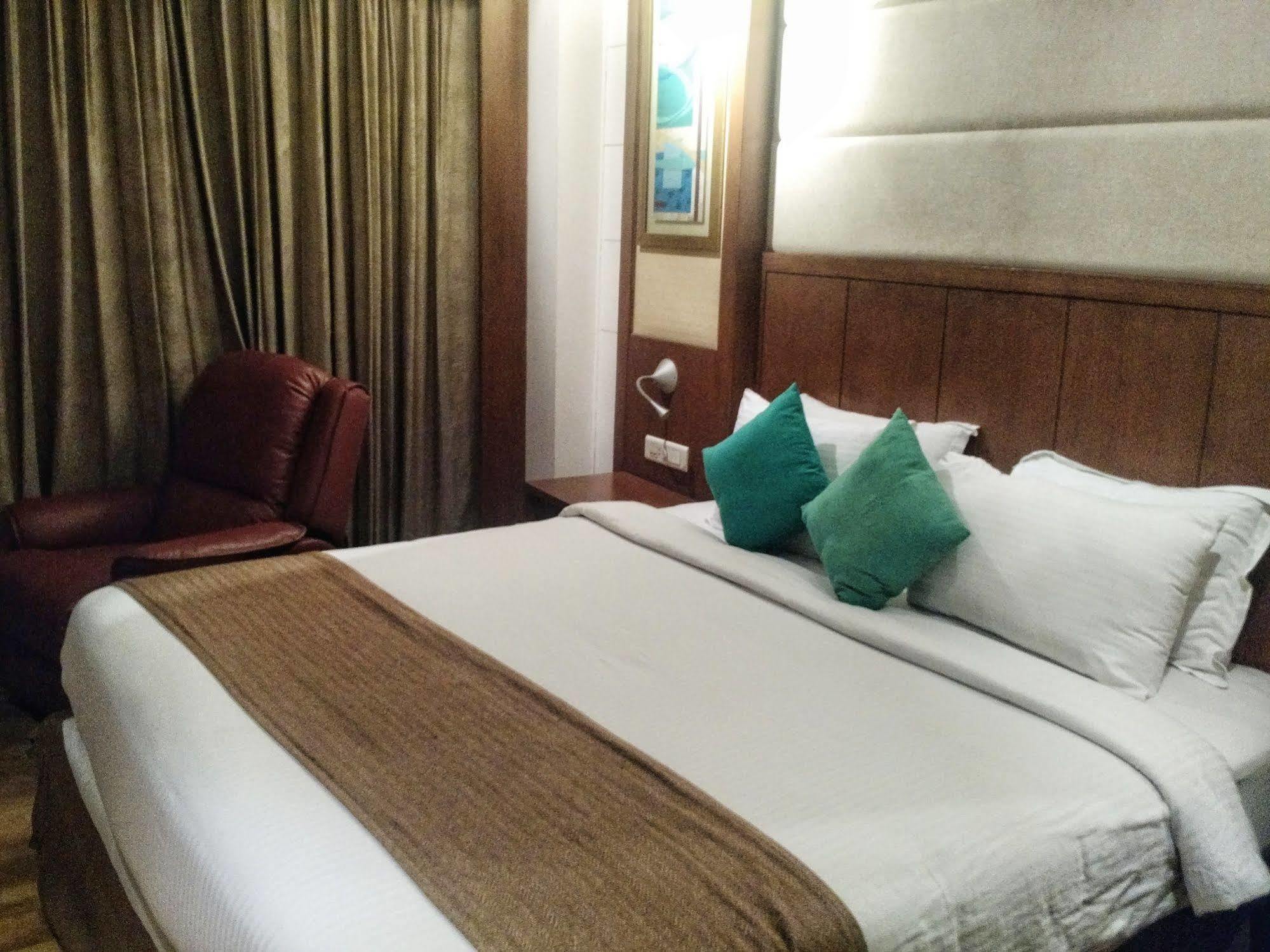 Savoy Suites Greater Noida Dış mekan fotoğraf