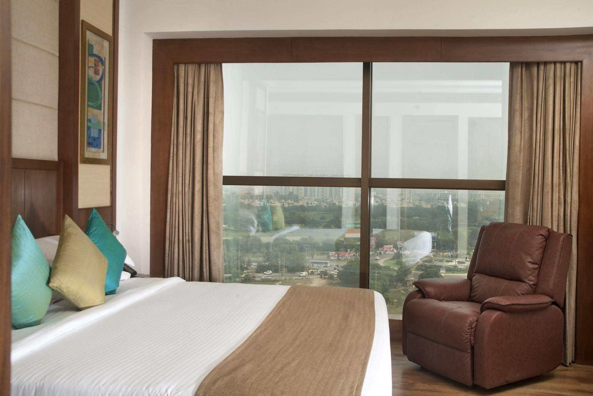 Savoy Suites Greater Noida Dış mekan fotoğraf