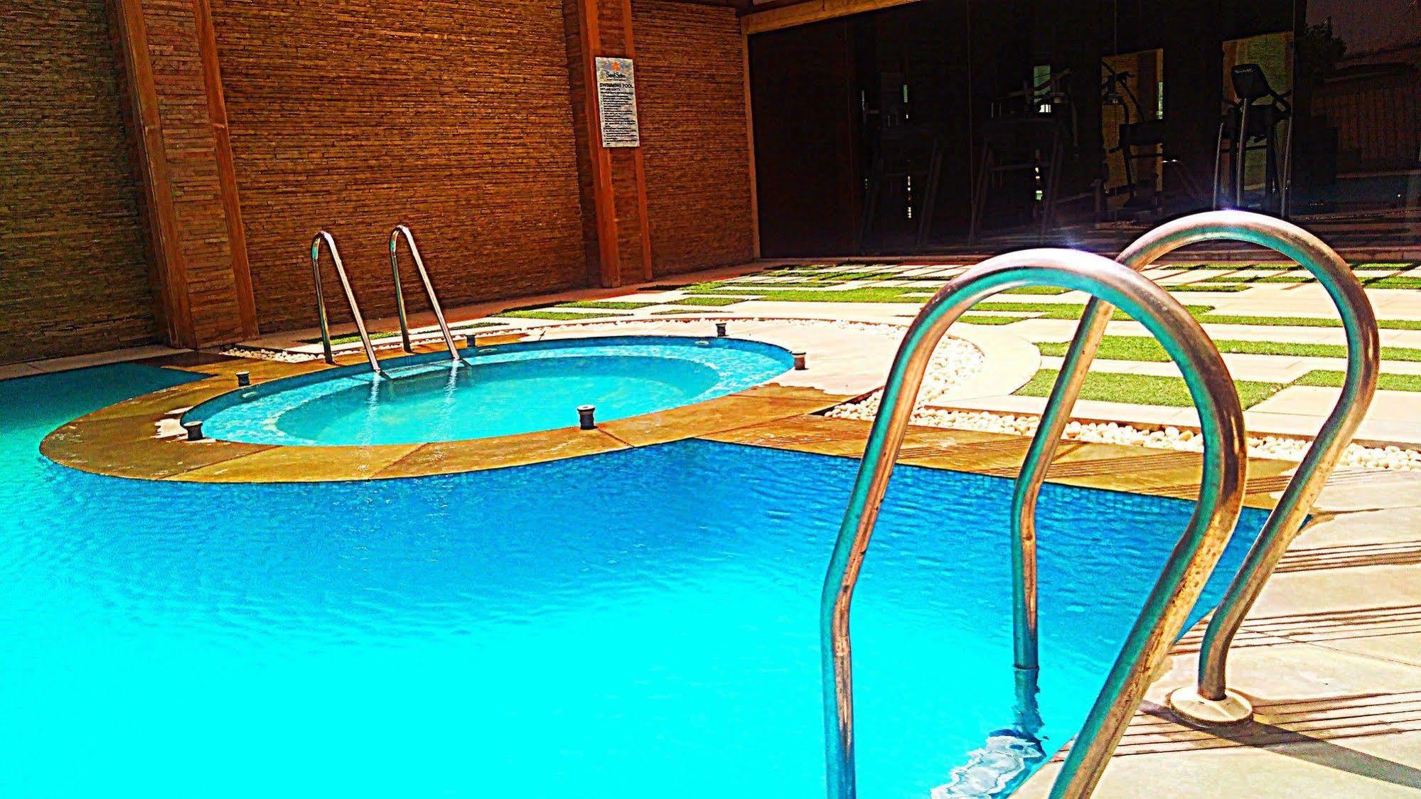 Savoy Suites Greater Noida Dış mekan fotoğraf