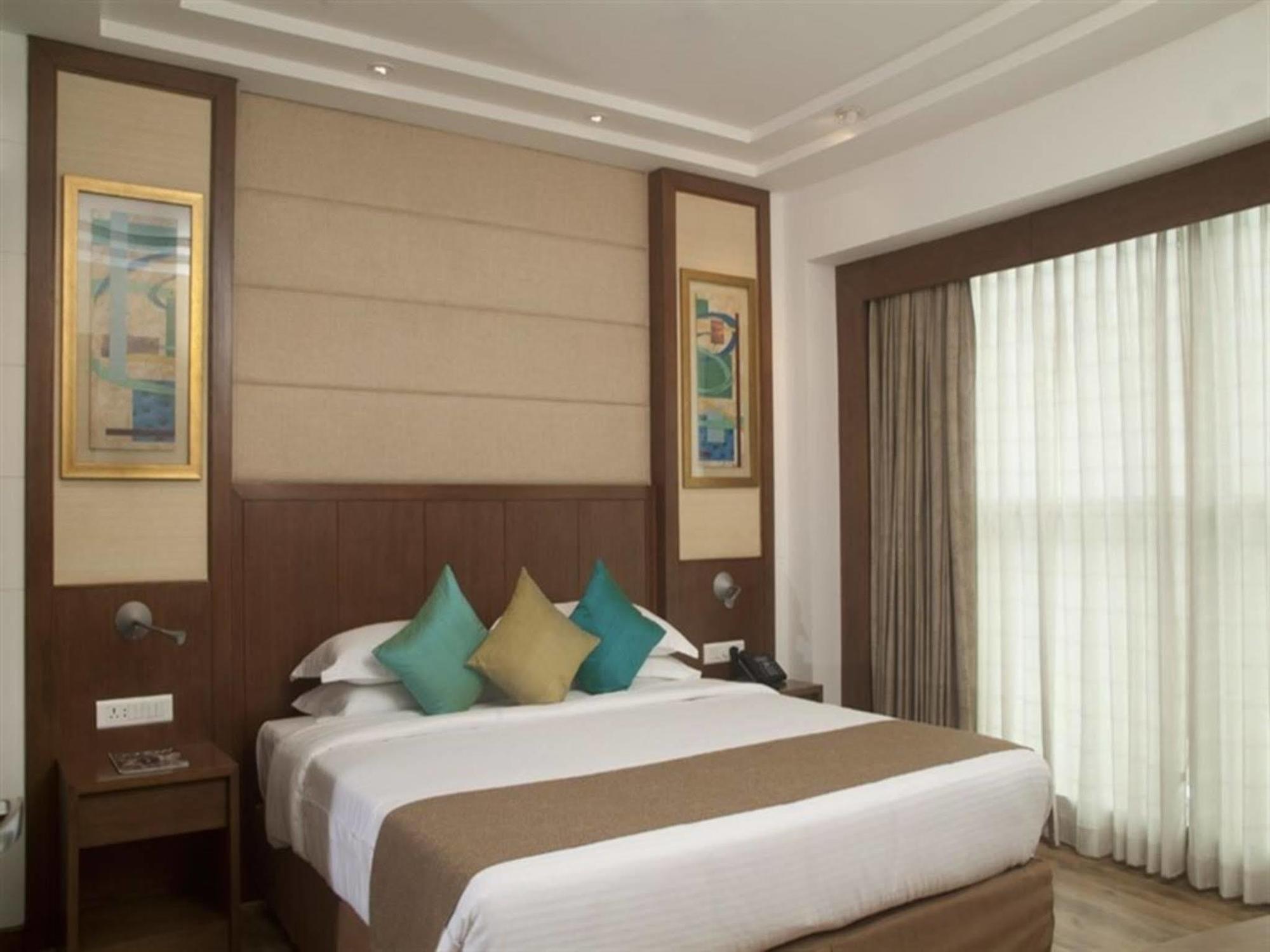 Savoy Suites Greater Noida Dış mekan fotoğraf