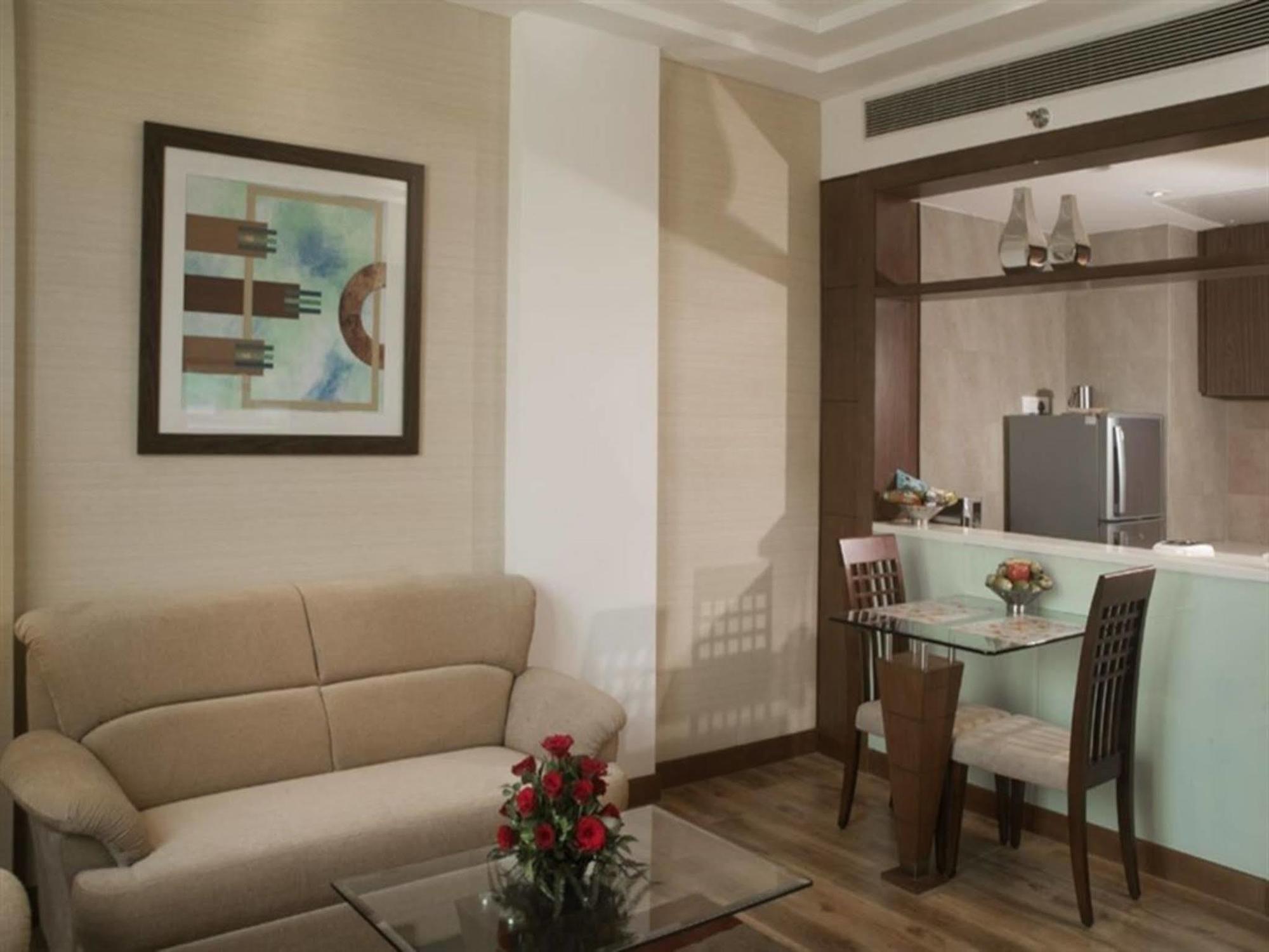 Savoy Suites Greater Noida Dış mekan fotoğraf