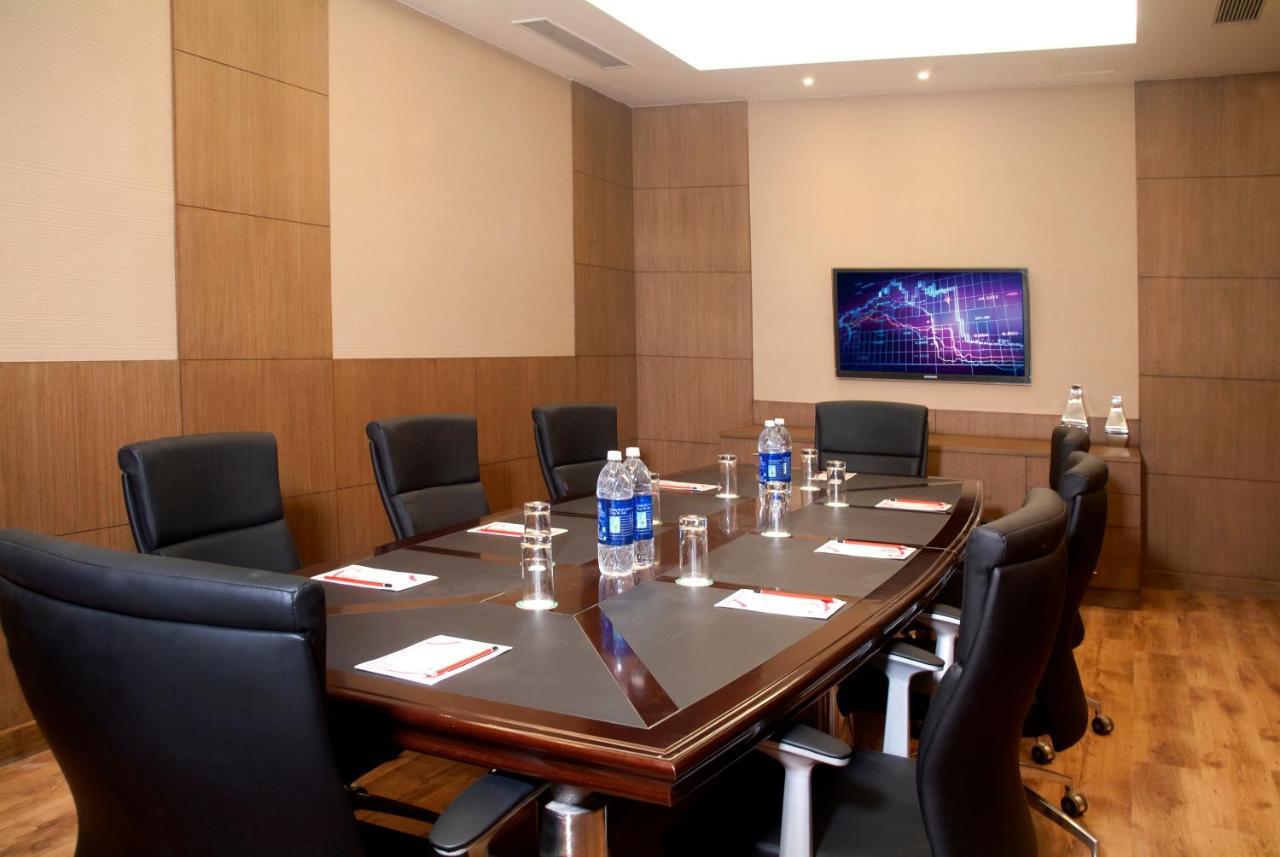 Savoy Suites Greater Noida Dış mekan fotoğraf